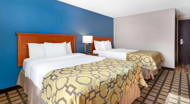 Четырёхместный люкс с балконом Baymont by Wyndham Rochester Mayo Clinic Area
