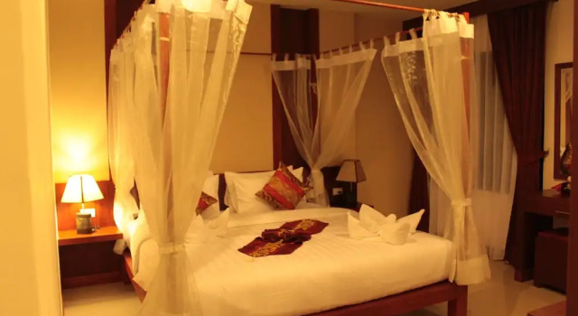 Полулюкс с балконом Hemingways Hotel