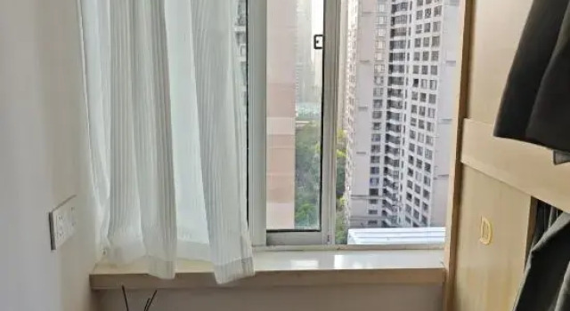 Кровать в общем номере Cuan yue Space Youth Hostel (Laoximen Subway Station Branch)