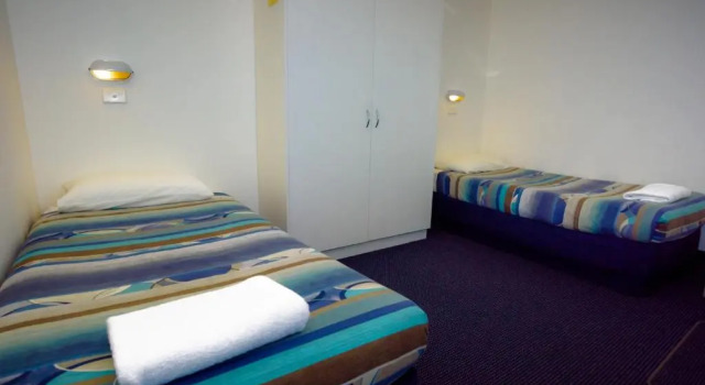 Семейный номер Standard с видом на бассейн Sapphire Waters Motor Inn