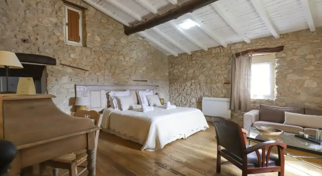 La Ferme de la Huppe, Rezervați Hotel Gordes Luberon