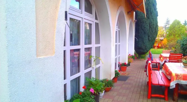 Herbi Panzio, Rezervovat Mini-hotel Balatonkenese 