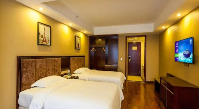 Двухместный номер Business GreenTree Inn Chengdu high-tech Development West Zone Shidai Tian Street Express Hotel