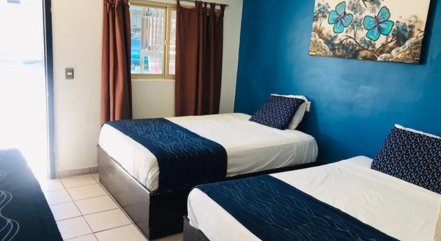 Четырёхместный номер Standard с балконом Hotel Chapala
