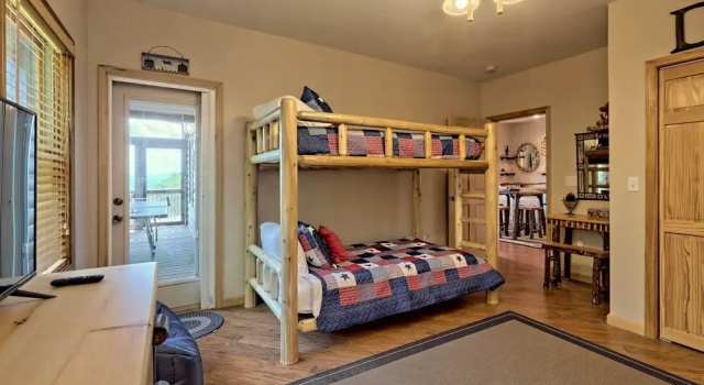 Hütte Spacious 'eagle's View' Luxury Cabin w/ Views