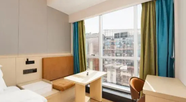 Двухместный семейный люкс Deluxe с красивым видом из окна Chengdu Xiyuan Apartment Hotel(喜源精品公寓(成都春熙太古里店))