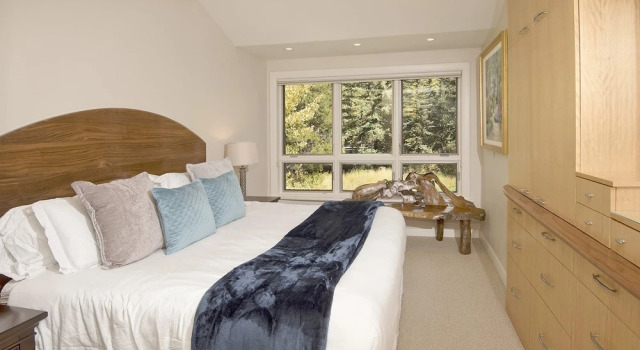 Коттедж Coldstream Townhome 38