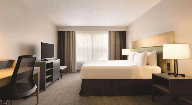 Двухместный люкс Country Inn & Suites by Radisson, Brooklyn Park - Brooklyn Center, MN