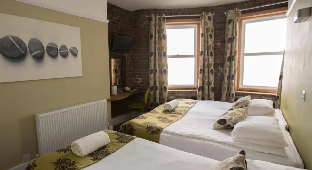 Cecil House Hotel