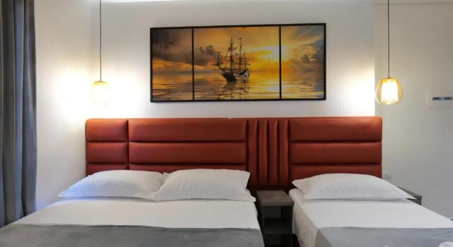 Hotel Eagle, Забронировать Отель Отели в центре Ксамил, в центре