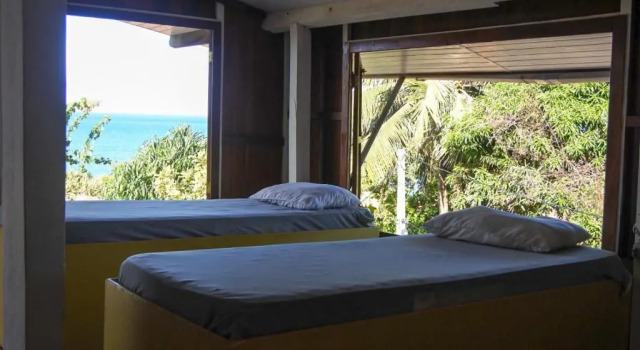 Кровать в общем номере Zicatela Beach Hostel
