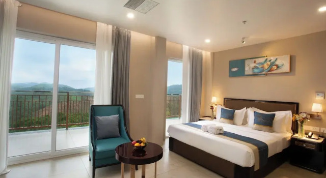 Номер Deluxe Le Crown Hotel