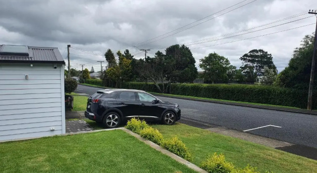 Retro on Queen, Papakura
