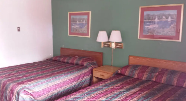 Четырёхместный номер Standard Norton Shores Inn