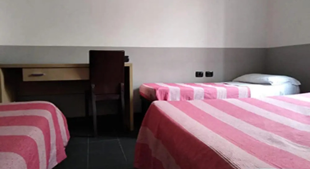 Кровать в общем номере M&J Place Hostel Rome