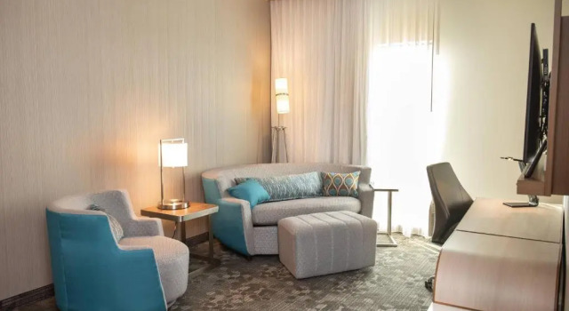 Люкс Courtyard by Marriott Mesa at Wrigleyville West