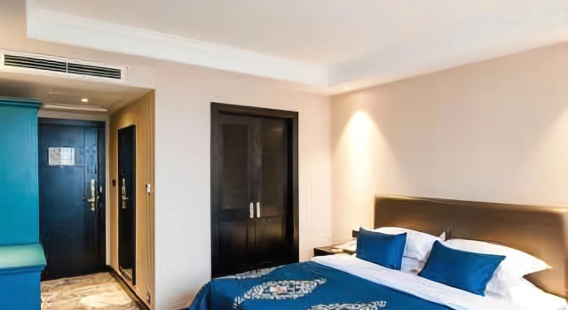 Guiyang Seven Garden - Spring Hotel (Fountain Metro Station Taiping Road Netflix Street Shop)