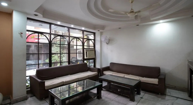 OYO 43687 Golden Deluxe Hotel