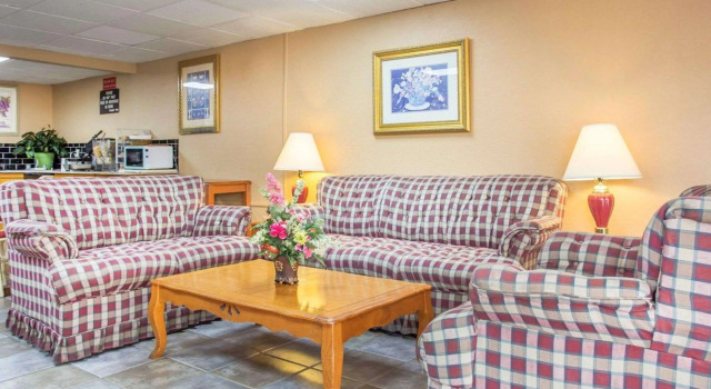 Econo Lodge Stone Mountain, Book Hotel Hoteller i Stone Mountain med parkering, Parkering