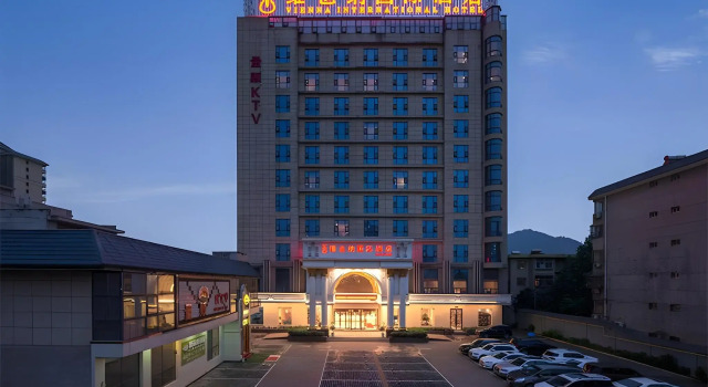 Vienna International Hotel (Xi'an Terra Cotta Warriors Subway Station), Book Hotel Hoteller i Shaanxi med parkering, Parkering