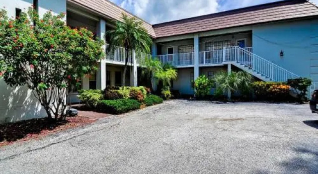 Island Flat 103