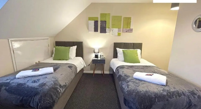 Коттедж с 3 комнатами 3 Bedroom 2 Bath House By Passionfruitproperties Close To Coventry City Centre - Free Wi-Fi, Driveway And Garden - 8RWC