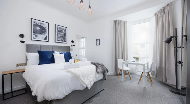 Stunning Central Studio Apartment, Забронировать Апартаменты/квартира Плимут Девон, рядом с Plymouth Naval Memorial