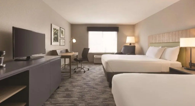 Четырёхместный номер Standard Country Inn & Suites by Radisson, Green Bay North