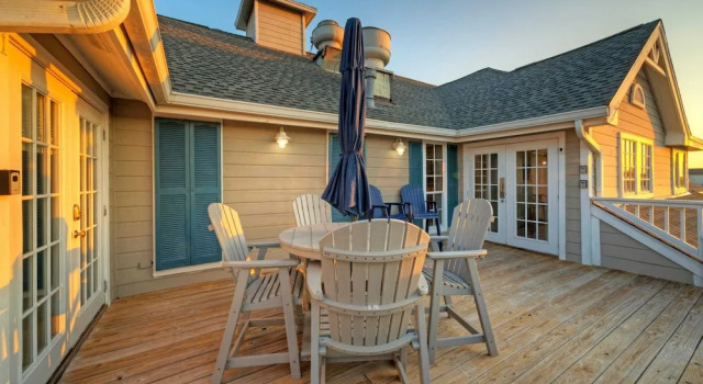 Коттедж Dolphin at Trout Street Queen Suite w/ Kitchenette Marina-front + Patio