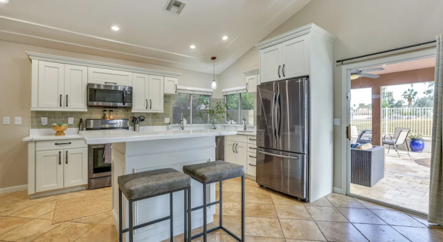 Коттедж с 4 комнатами Pool, Golf Course Views: Desert Oasis in Glendale