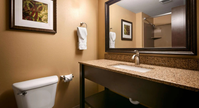 Четырёхместный люкс Best Western Woodland Inn