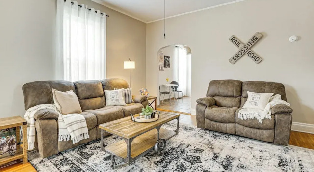 Коттедж Home w/ Fenced Backyard, 6 Mi to Dtwn Louisville!