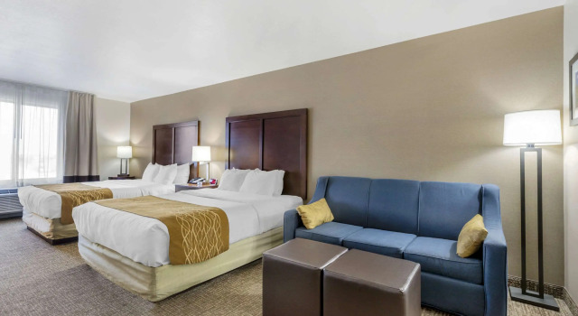 Четырёхместный люкс Comfort Inn & Suites