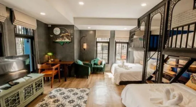 Семейный люкс Lynlan Hostel & Cafe
