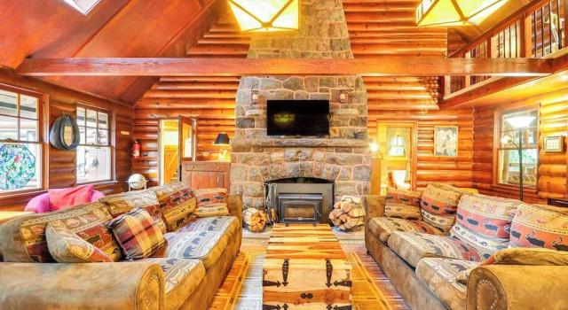 Коттедж Forested 'minikahda Lodge' w/ Hot Tub Near Mt Hood