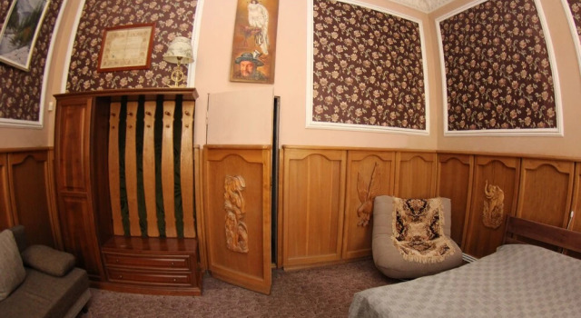 Orpheus Hostel and Apartments, Забронировать Апартаменты/квартира Отели Одессы с парковкой, рядом с Одесский Национальный Академический театр Оперы и Балета, Парковка