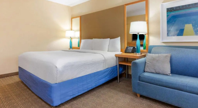 Номер Standard La Quinta Inn by Wyndham Ft. Lauderdale Northeast