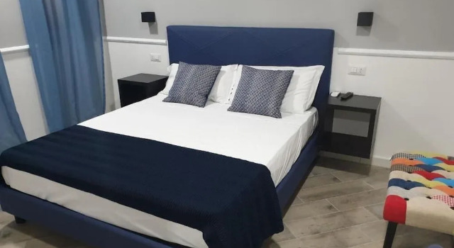 Dimorra Boutique Rooms, Забронировать Бутик-отель Отели Неаполя с парковкой, рядом с Кафедральный собор Неаполя, Парковка