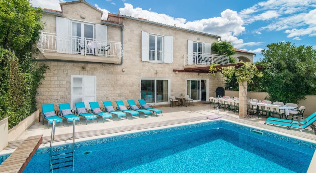 Вилла Mirca in Supetar With 7 Bedrooms and 6 Bathrooms