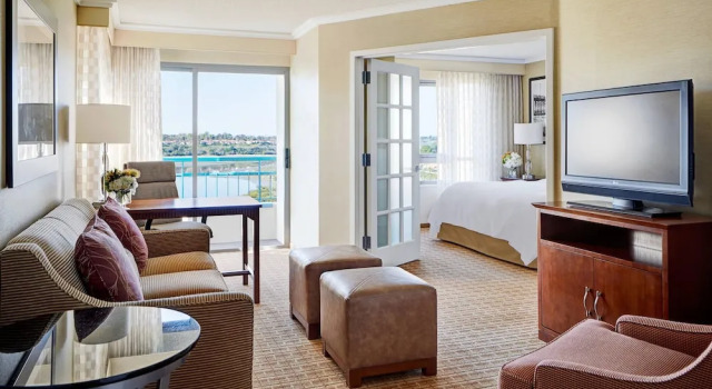 Люкс c 1 комнатой с видом на залив Newport Beach Marriott Bayview