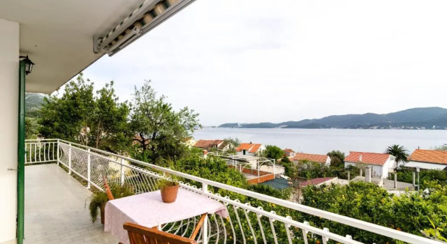 Апартаменты с 2 комнатами с балконом и с видом на море Apartments Klara