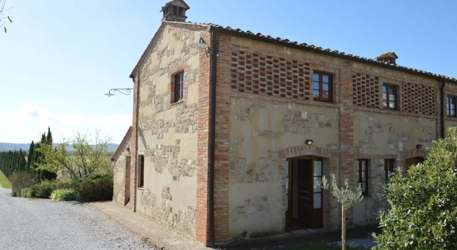 Vacation in Tuscany with swimming pool and tennis court