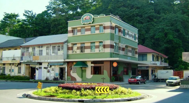 Кровать в общем номере Borneo Backpackers