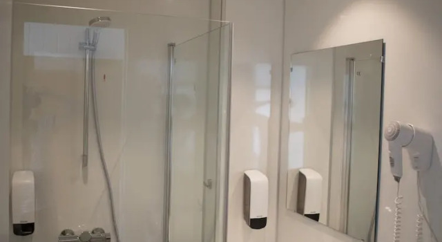 Трёхместный номер Standard с балконом Innvik Fjordhotel - Misjonheimen