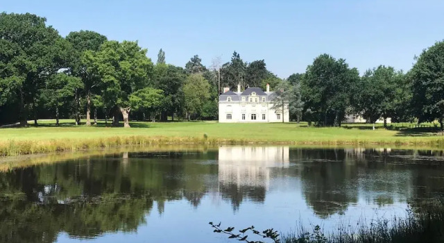 Les Hayes en Sologne, Rezervovat Hotel Fontaines-en-Sologne Centre