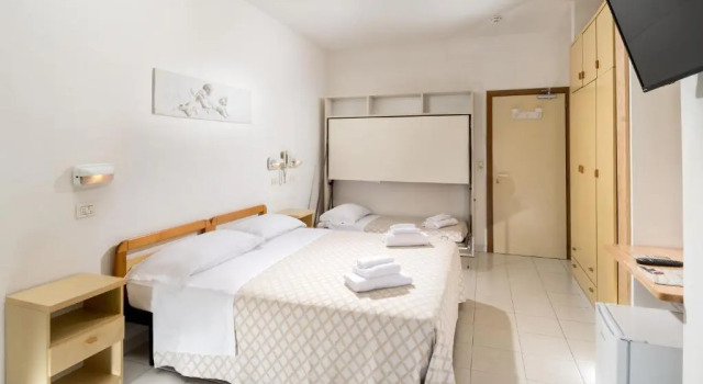 Четырёхместный номер Standard с видом на море Hotel Continental