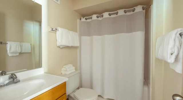 Четырёхместный номер Standard The Nautical Beachfront Resort