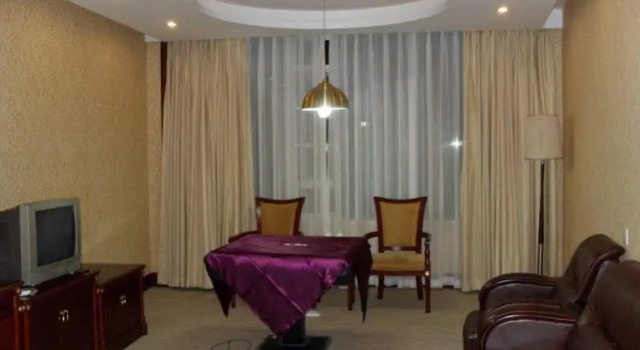 Mei Li Cheng Commerce Hotel, Rezerwuj Hotel Hotele w Zhuhai z parkingiem, Parking