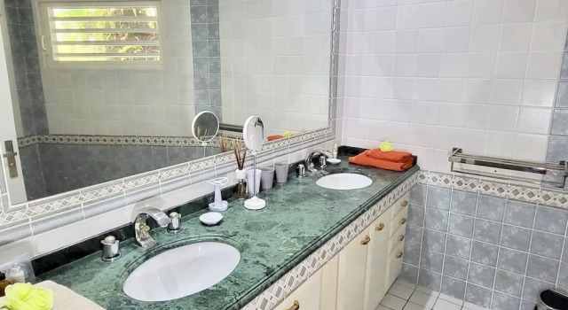 Люкс с видом на бассейн Residence Adam & Eve