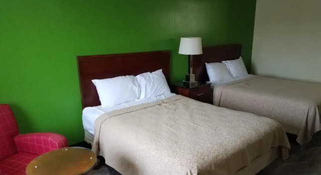 Четырёхместный номер Standard Western Inn South